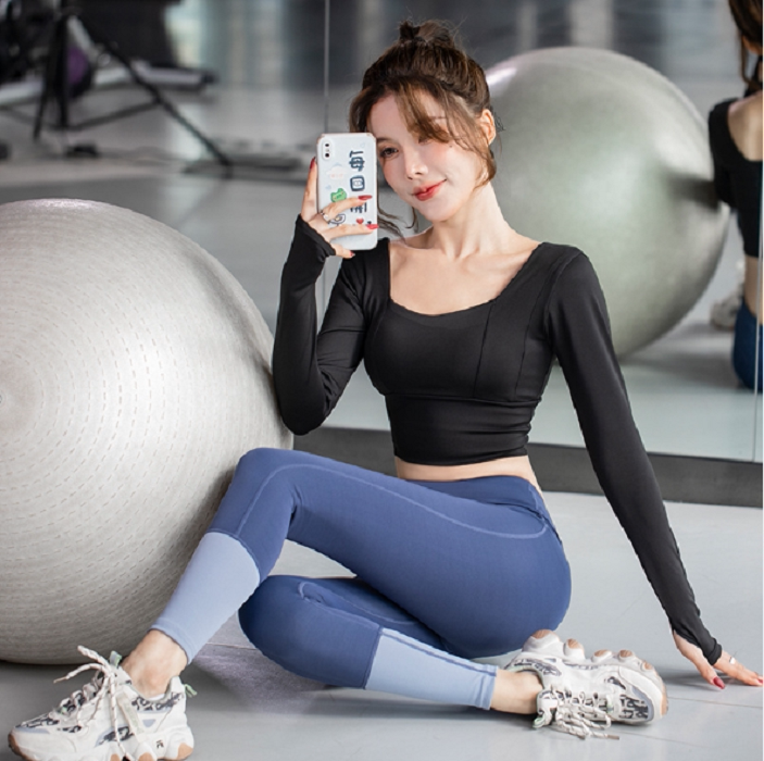 带胸瑜伽上衣健身服跑步装备显瘦露脐速干紧身衣健身衣