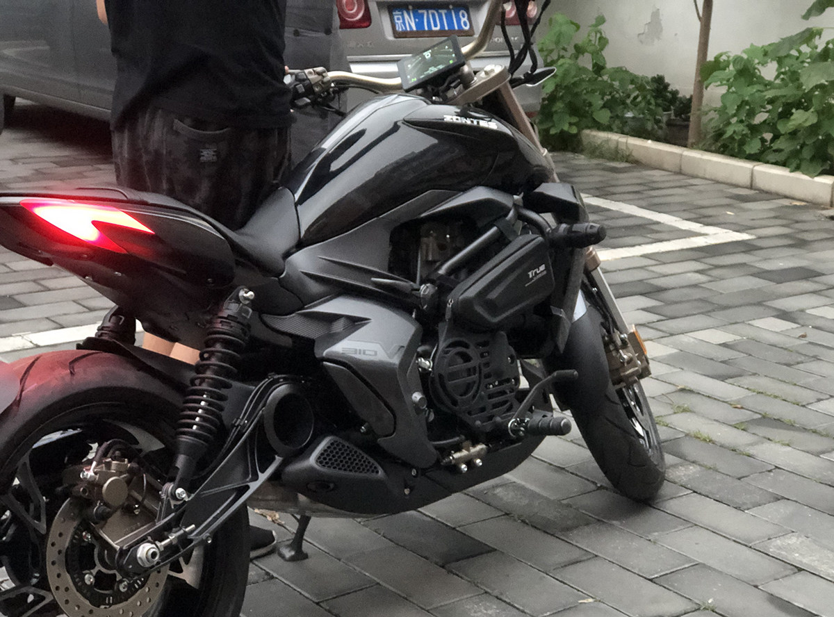 适用于升仕310v边包改装挂包硬壳三角摩托车工具包其他摩托车用品