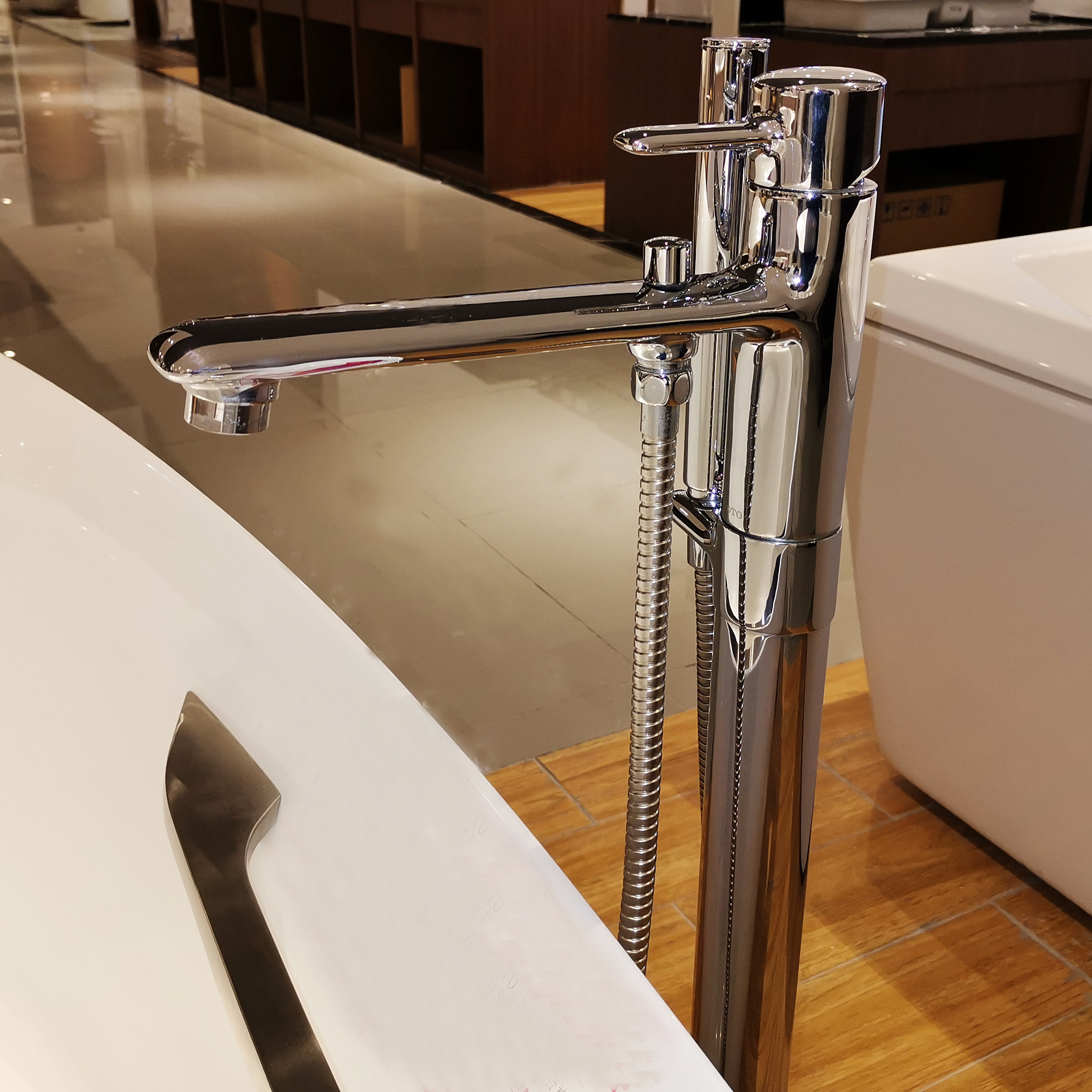 浴缸toto水龙头卫浴洁具dm334cfs单柄双水嘴独立式龙头浴缸淋浴龙头