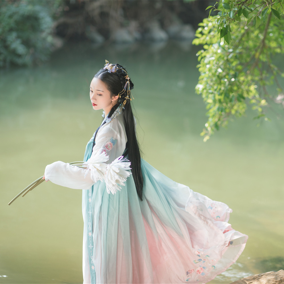 雀翎原创汉服女齐胸襦裙女汉服超仙渐变色6米裙非古装两片式襦裙