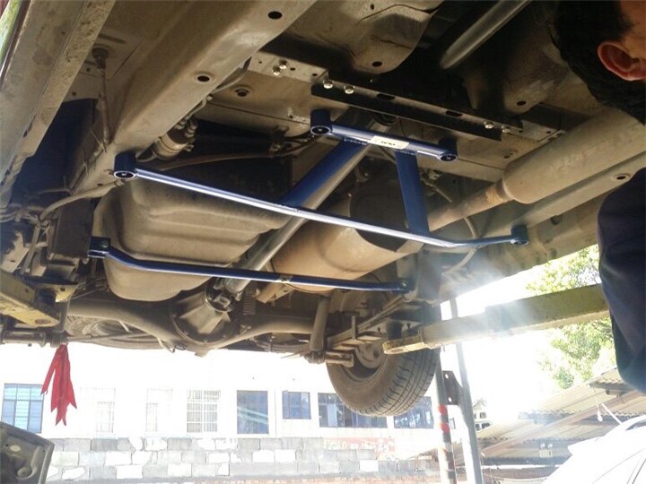 五菱宏光宏光s前顶吧平衡杆拉杆防侧倾井字架五菱宏光顶吧稳定杆