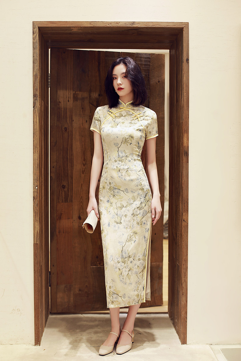 丝绸长款旗袍连衣裙2019新款改良日常少女米黄色旗袍