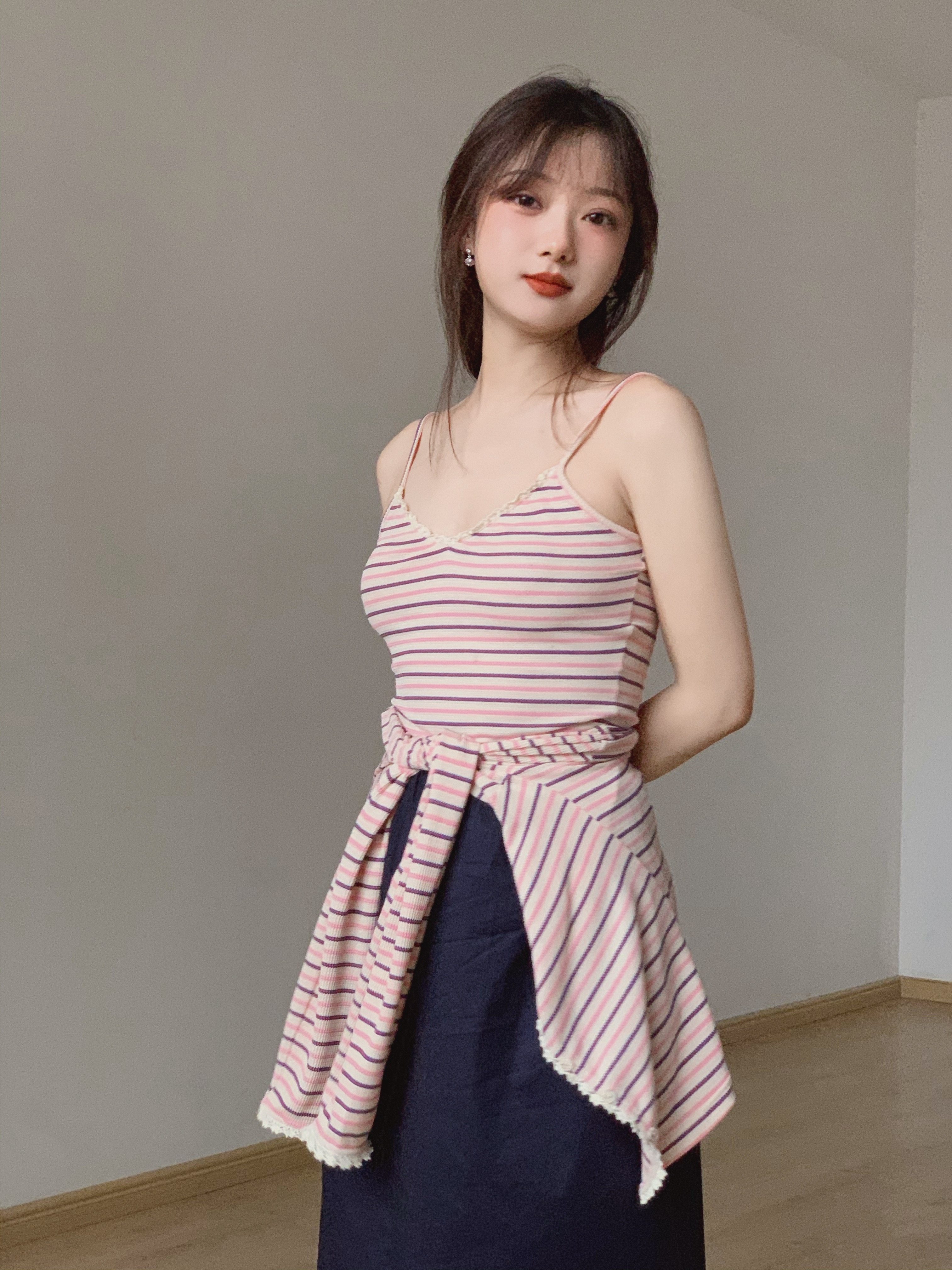 鱼没放纯欲复古港风2022新款显瘦百搭性感花边背心吊带