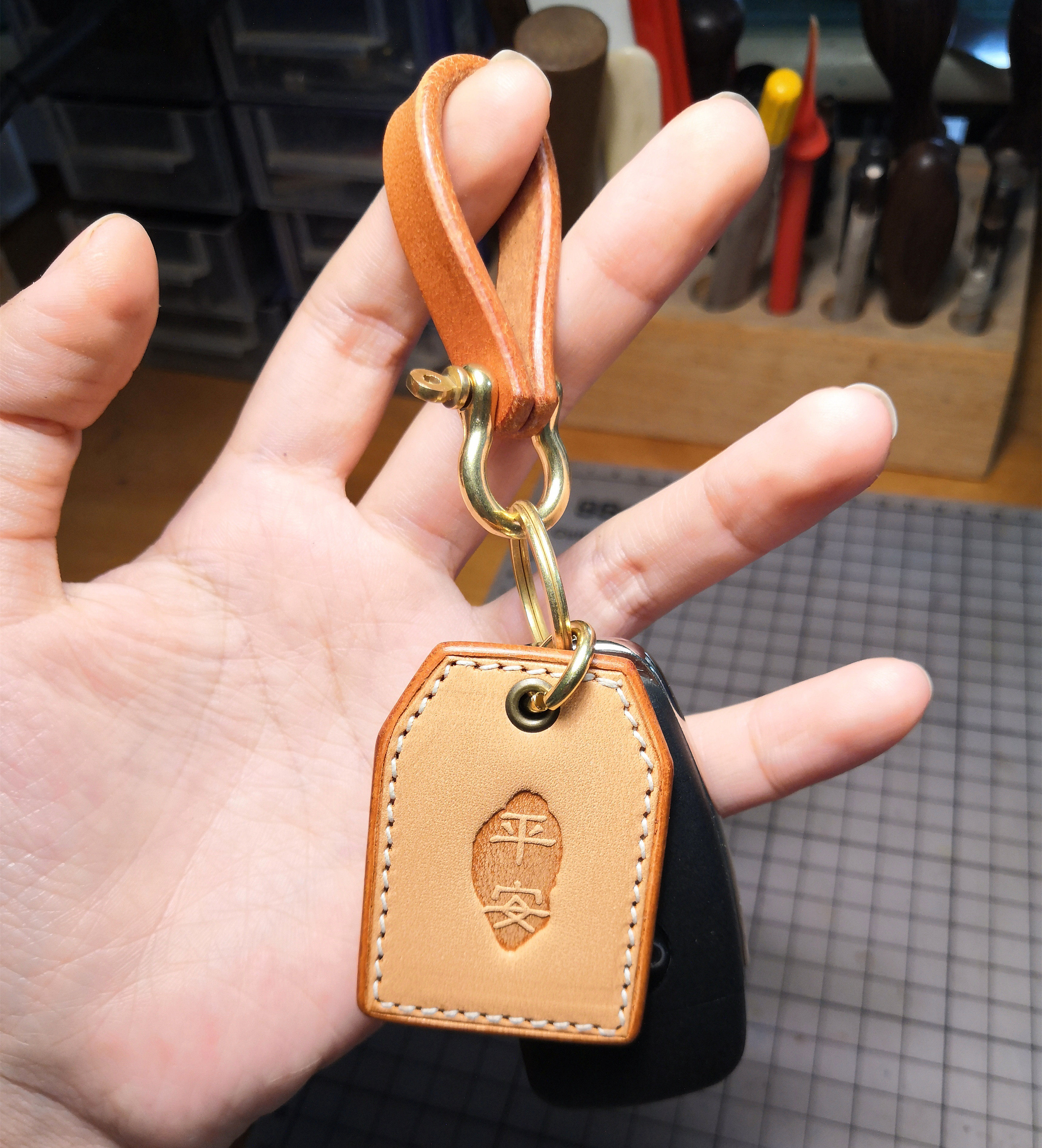 真皮皮牌平安挂件情侣黄铜车钥匙扣挂饰男女包包装饰吊坠伴手礼物