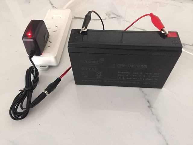 Children's electric tricycle motorcycle battery 12 volts charger 6V battery car power adapter accessories Children's electric tricycle motorcycle battery 12 volts charger 6V battery car power adapter accessories