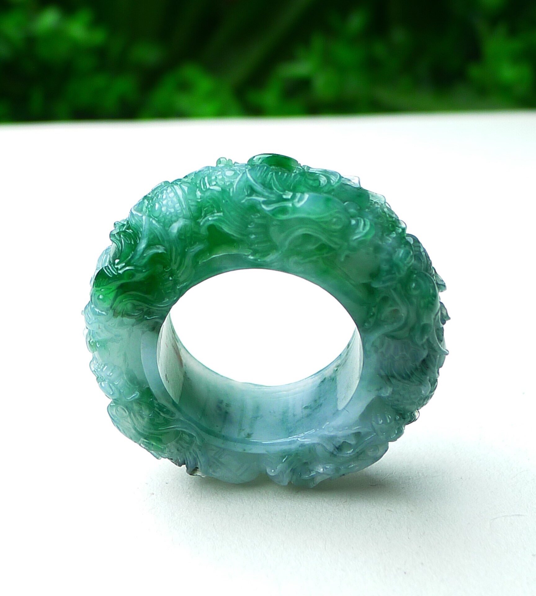 缅甸种水鲜艳色泽细腻玉质戒指天然九龙绿色戒指