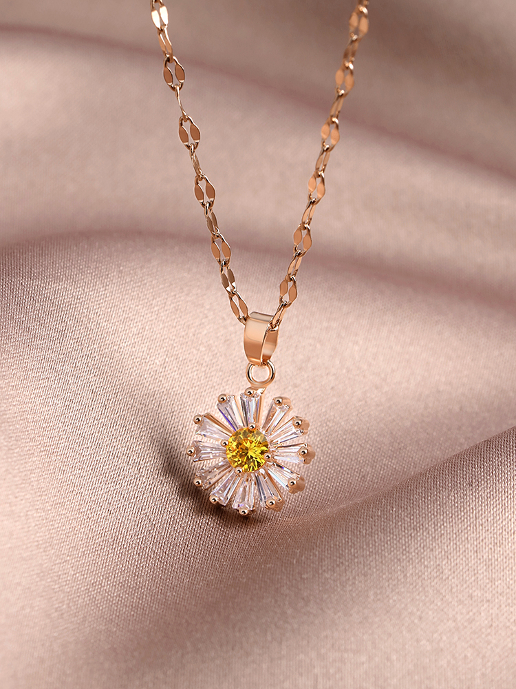 新款气质钛钢锁骨抖音网红爆闪花朵小雏菊吊坠项链