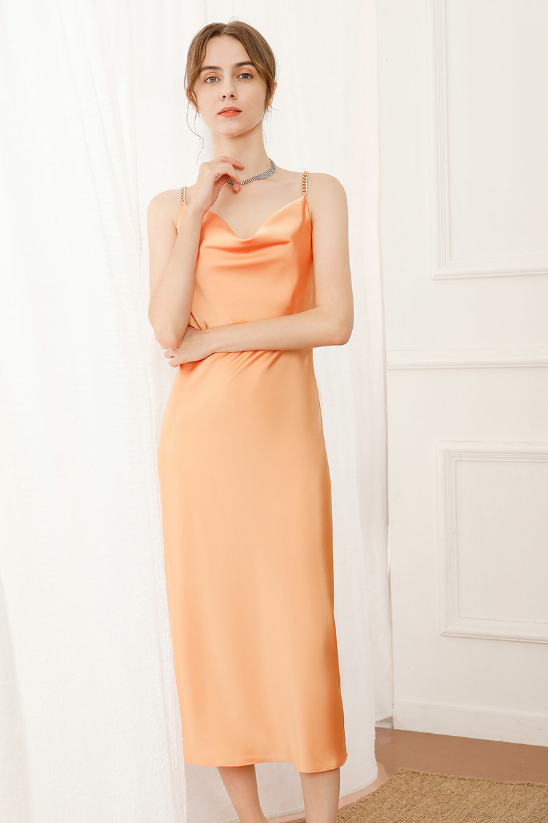 春夏新款蜜桃醋酸缎面收腰显瘦荡领吊带连衣裙连衣裙