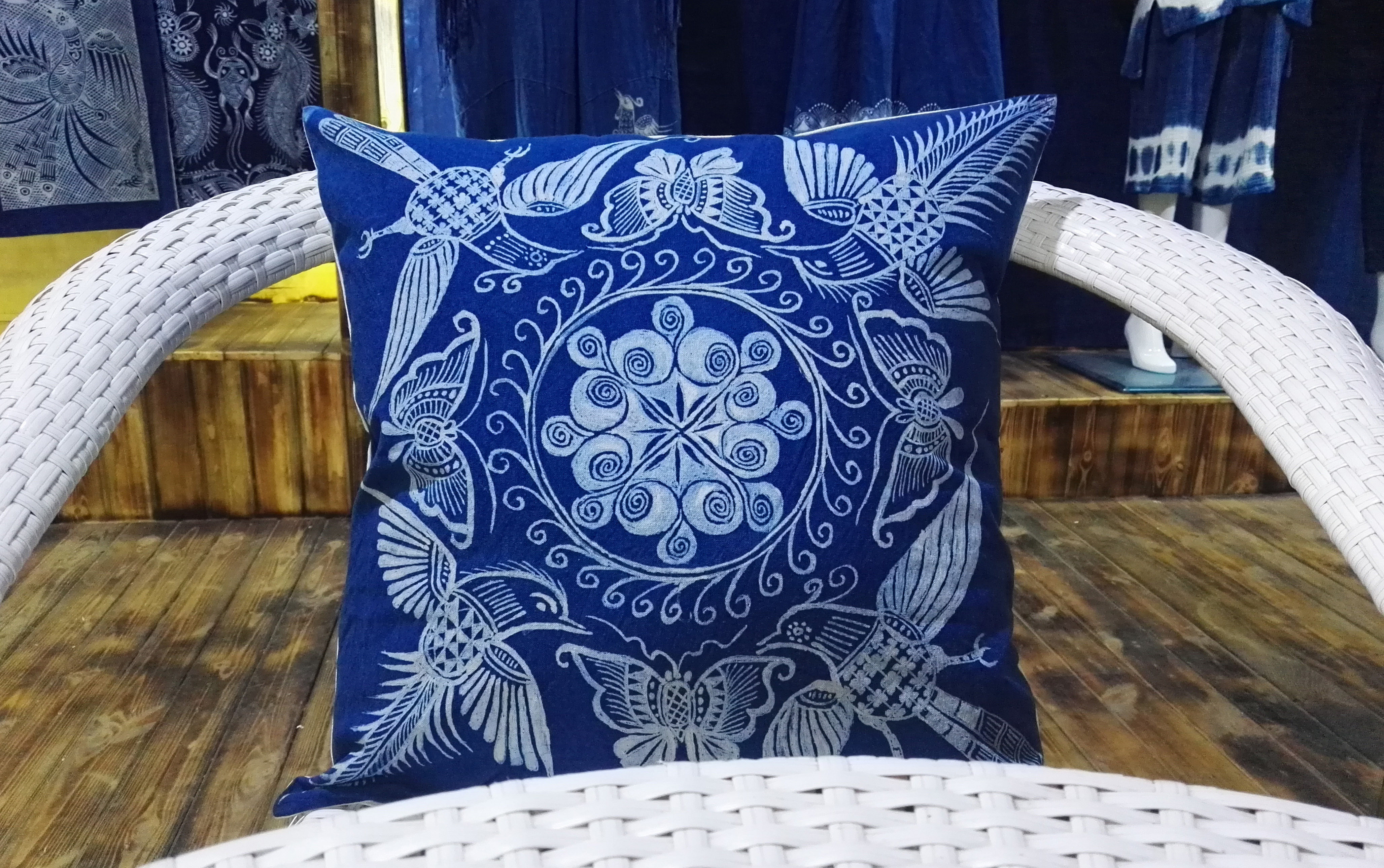 蜡染抱枕靠垫枕套茶旗桌旗餐订制加工非遗体验靠垫