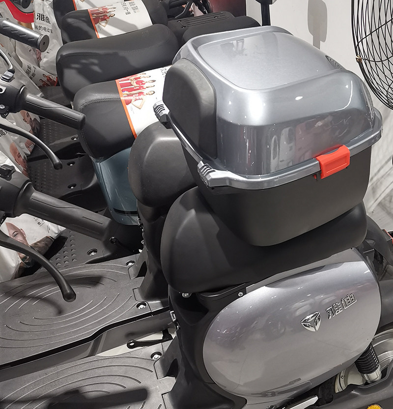 雅迪de2欧逸载物物架尾箱架外卖架电电瓶车货架电动车