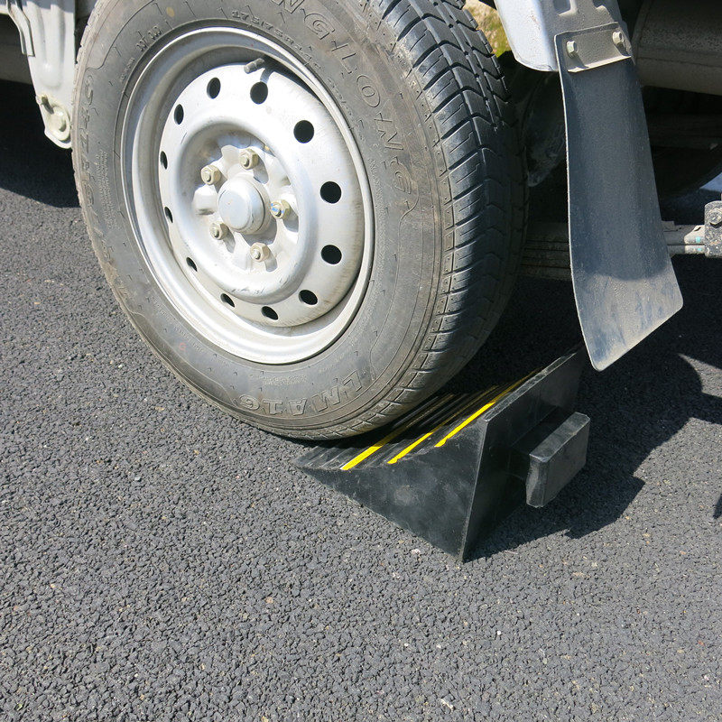大型货车用橡胶车轮止退器 防滑阻退三角木止胎器车轮挡