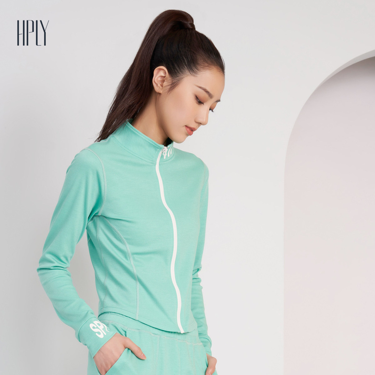 hply荷比俪醋酸黑科技外套2020夏新款新款女装瑜伽短外套