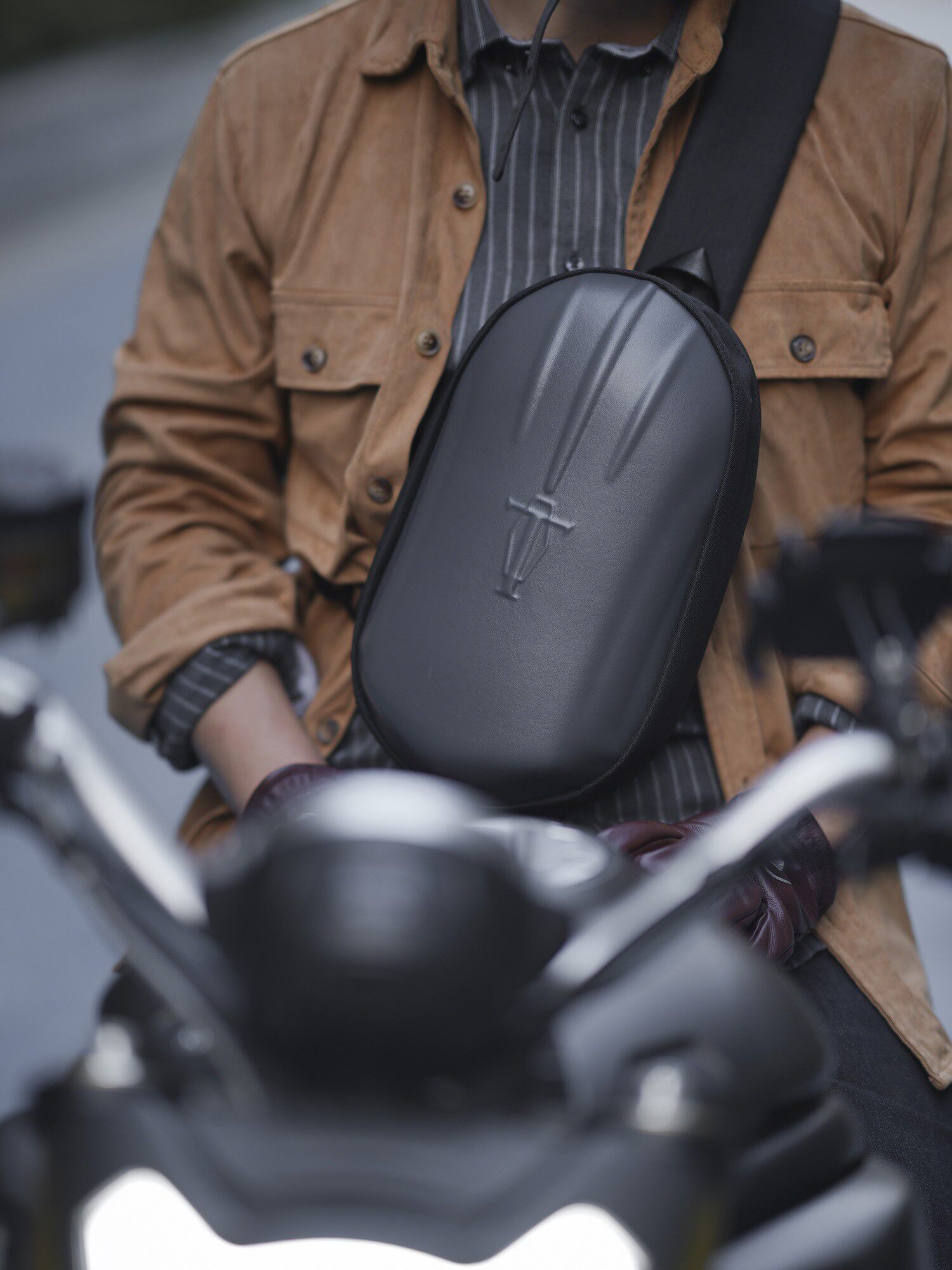 背包mrmotor摩托车机车复古轻便骑行单肩斜跨单肩背包