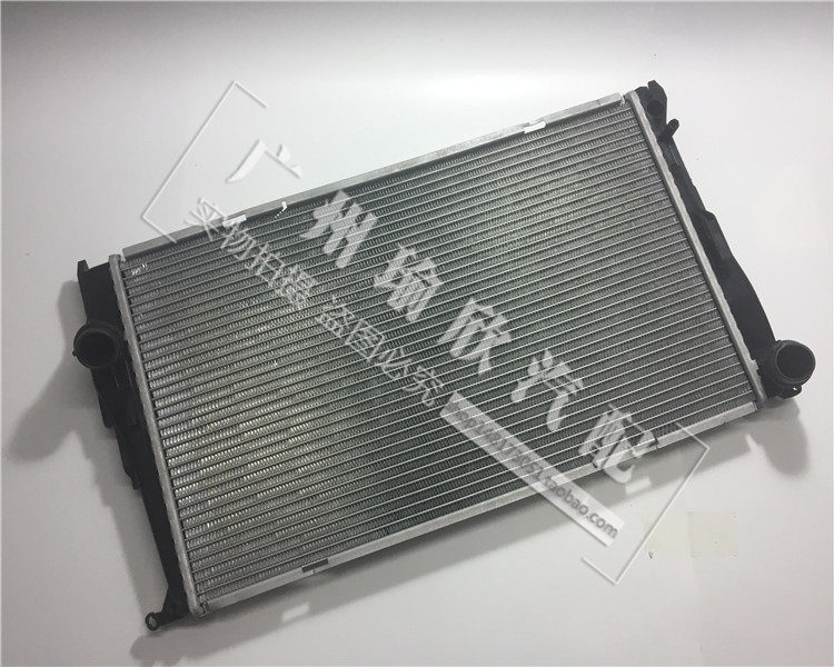 适用于宝马x1水箱e81散热器e87冷却器e84116i水箱