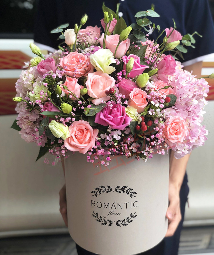 鲜花速递同城吉林长春市花店生日送花抱抱玫瑰礼盒鲜花速递同城