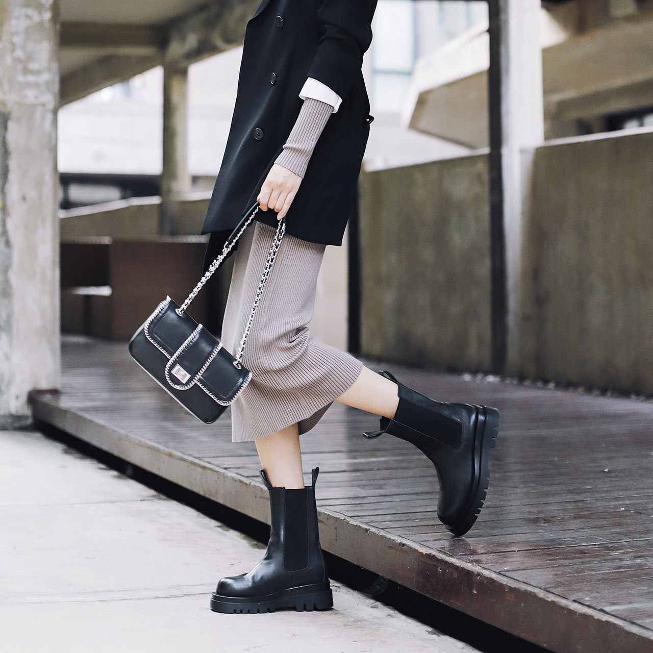 百丽黑可可烟筒靴女2020冬新款中筒切尔西靴短靴加绒77211dz0预