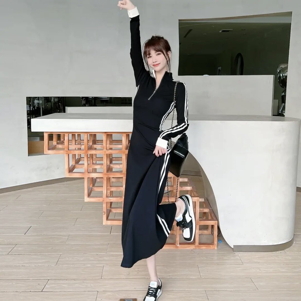 卡卡女装官方旗舰正品韩版休闲撞色修容网红连衣裙