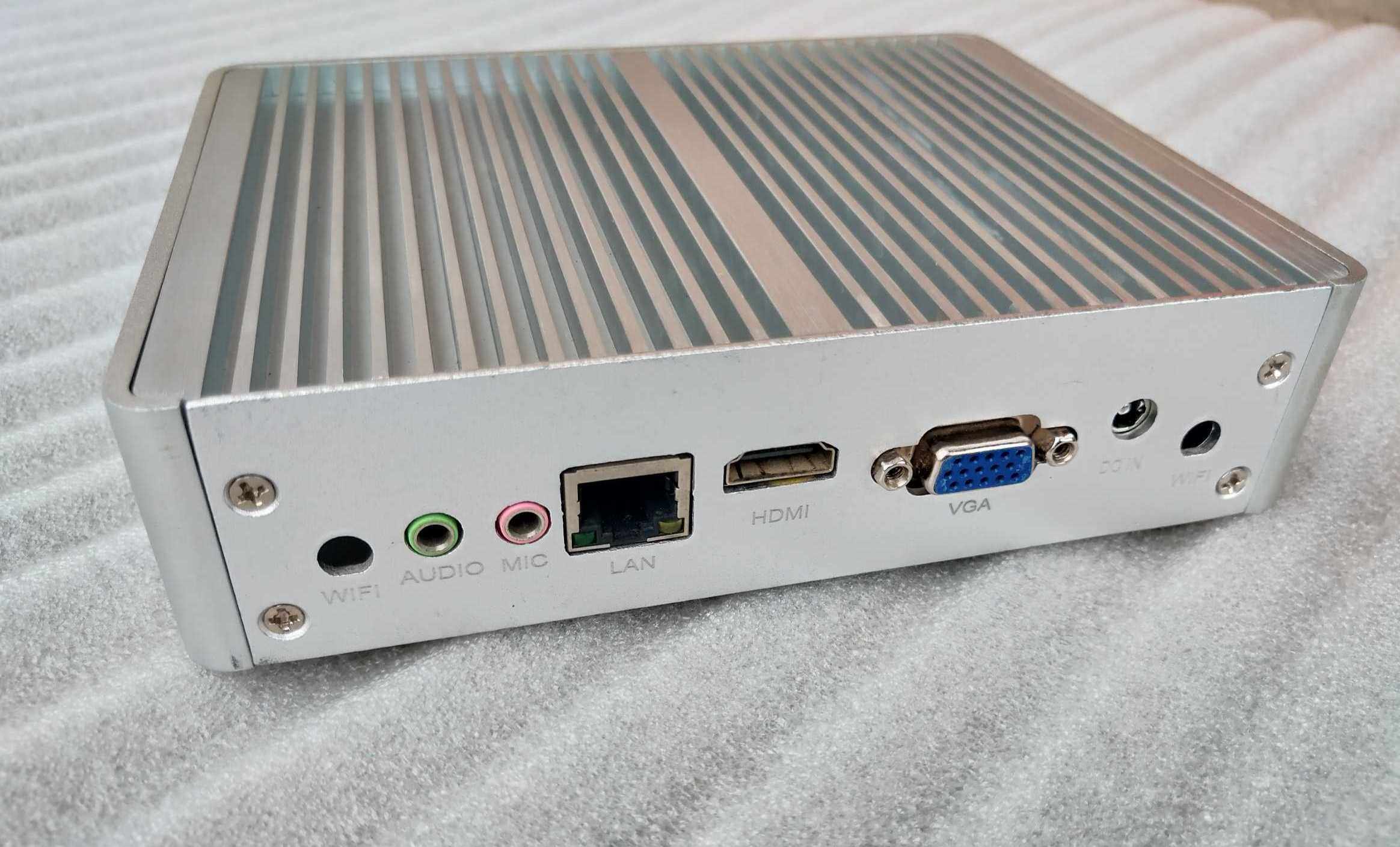 主机占美迷你i34005u4010u微型工控机win7电脑diy一体机