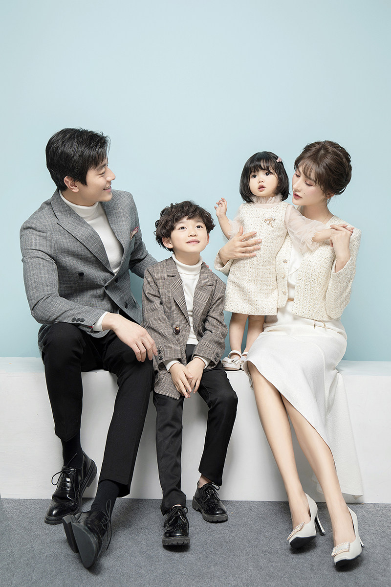 2022礼服韩式拍照全家福四口展会一家服装主题亲子装