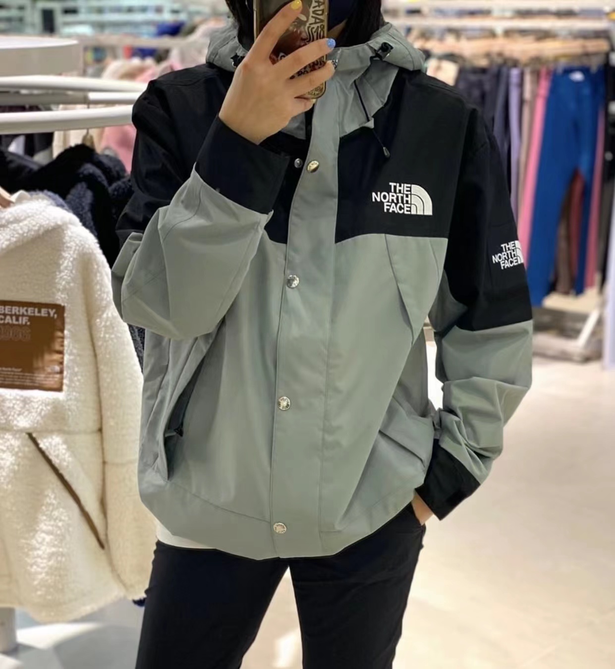 韩国thenorthface北面22ss白标男女拼色刺绣白色连帽冲锋衣外套