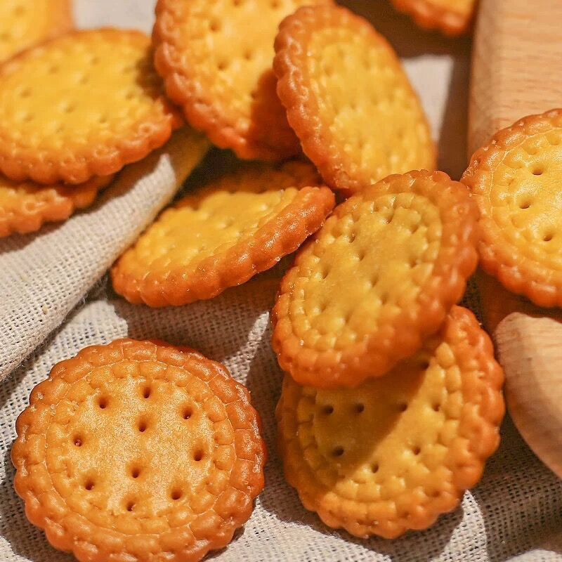 鲜记网红日本日式小圆饼植物油饼干天日盐饼干零食奶盐味休闲零食