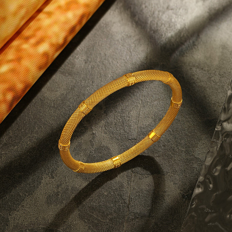 周六福黄金手镯女足金计价古法镂空雕花送礼传承镯子官方正品送礼