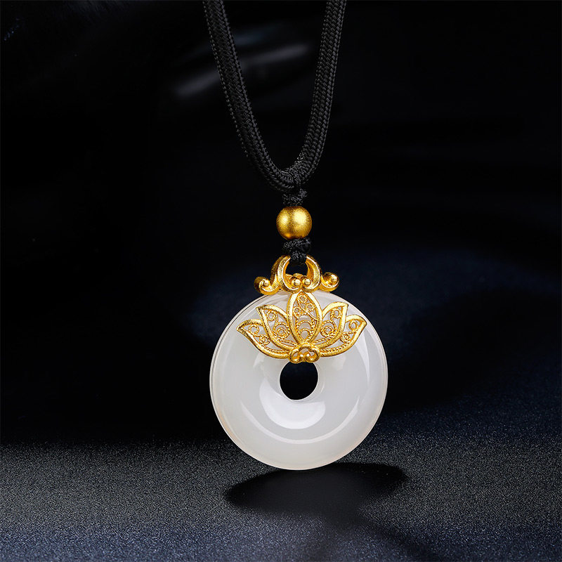 周六福金镶玉吊坠女款古法黄金和田颈饰