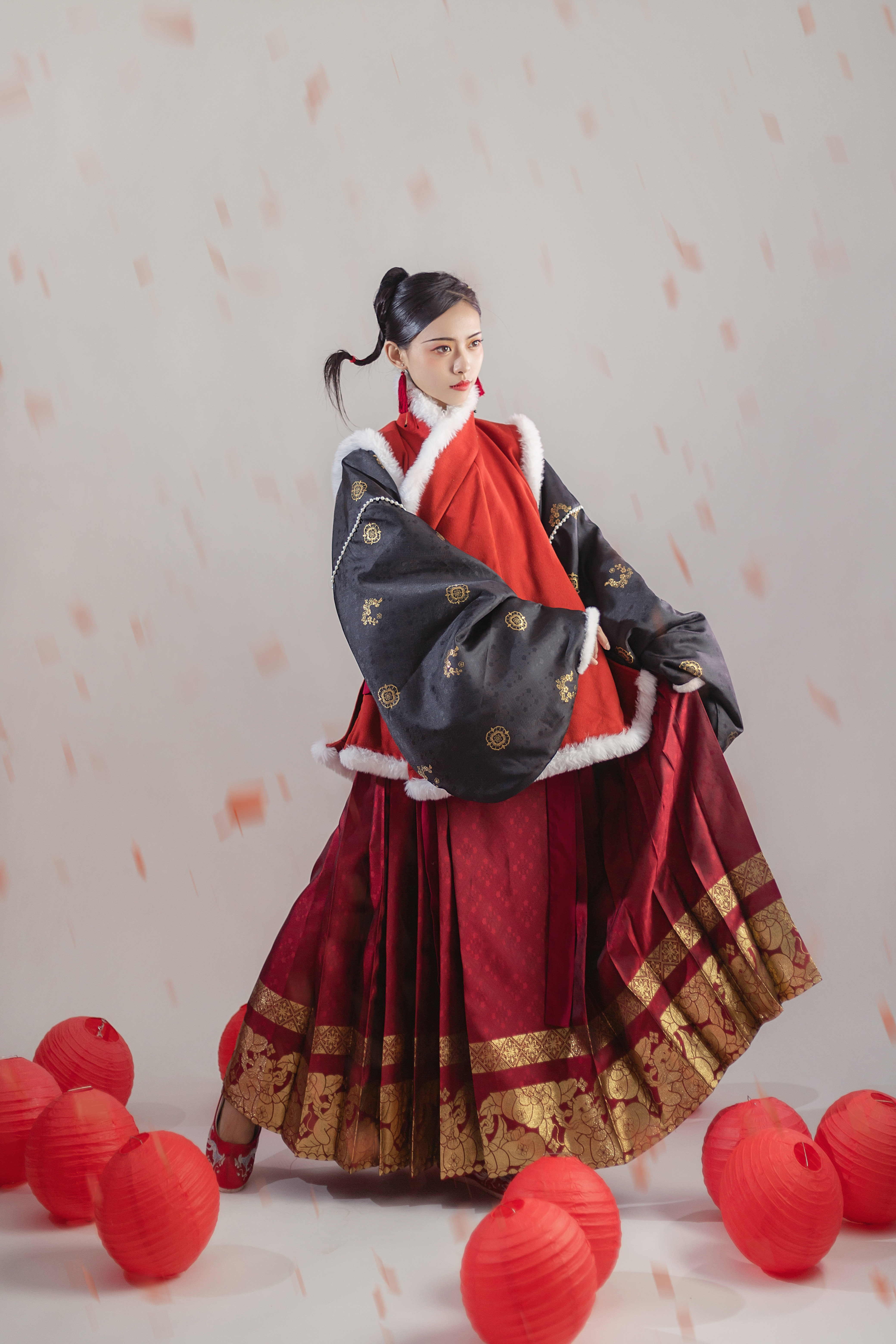 芷轩牛柿轰轰明制汉服小金金花夹棉交领短袄汉服