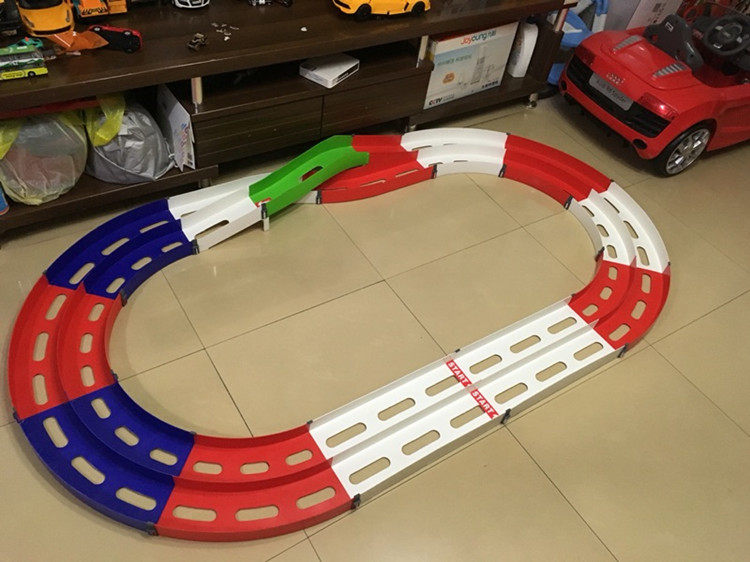四驱兄弟四驱车彩色双轨立交专用赛道家用四驱车跑道轨道自由拼装