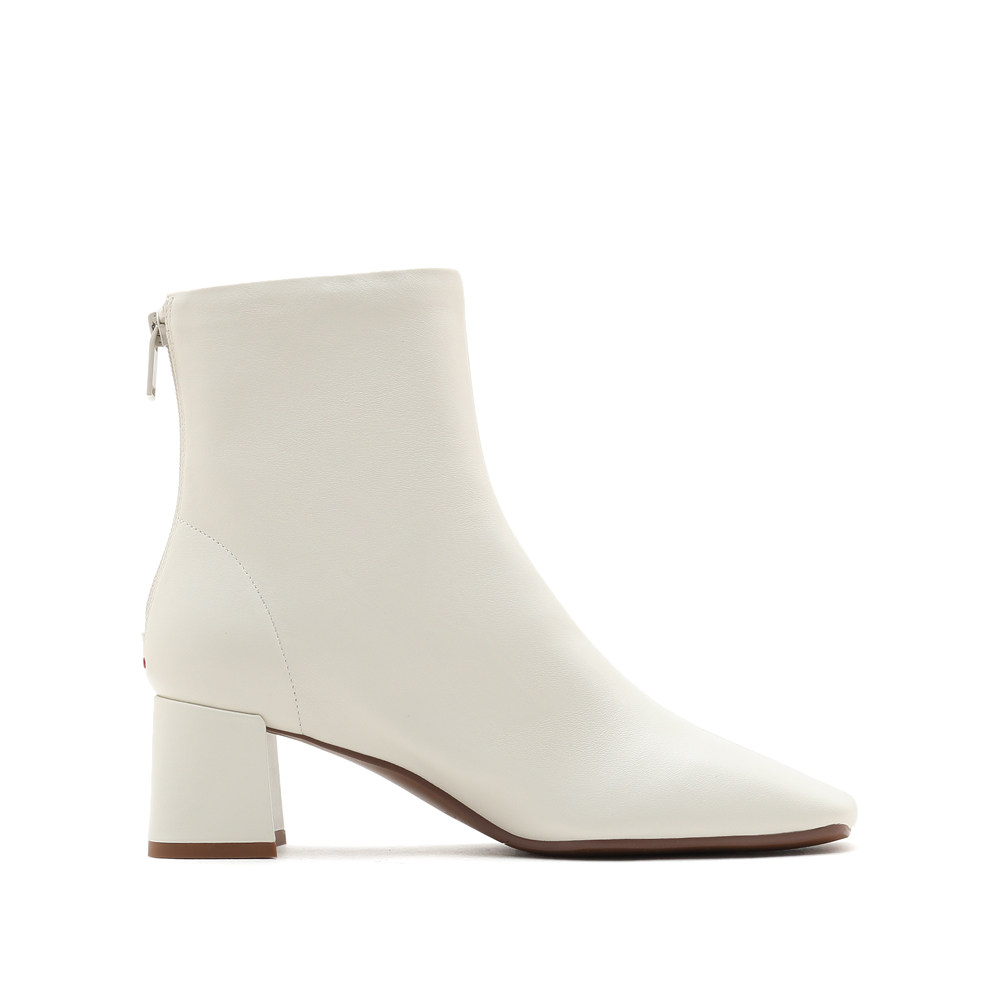 思加图2021冬季新款黑色粗跟短靴方头帅气简约时装靴