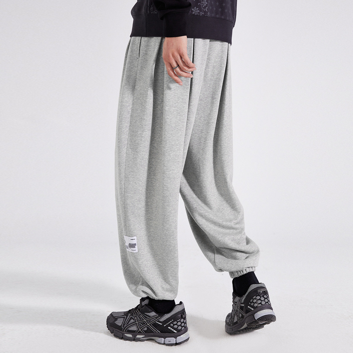 太平鸟男装灰色卫裤男2021年夏季新款纯色运动潮流卫裤