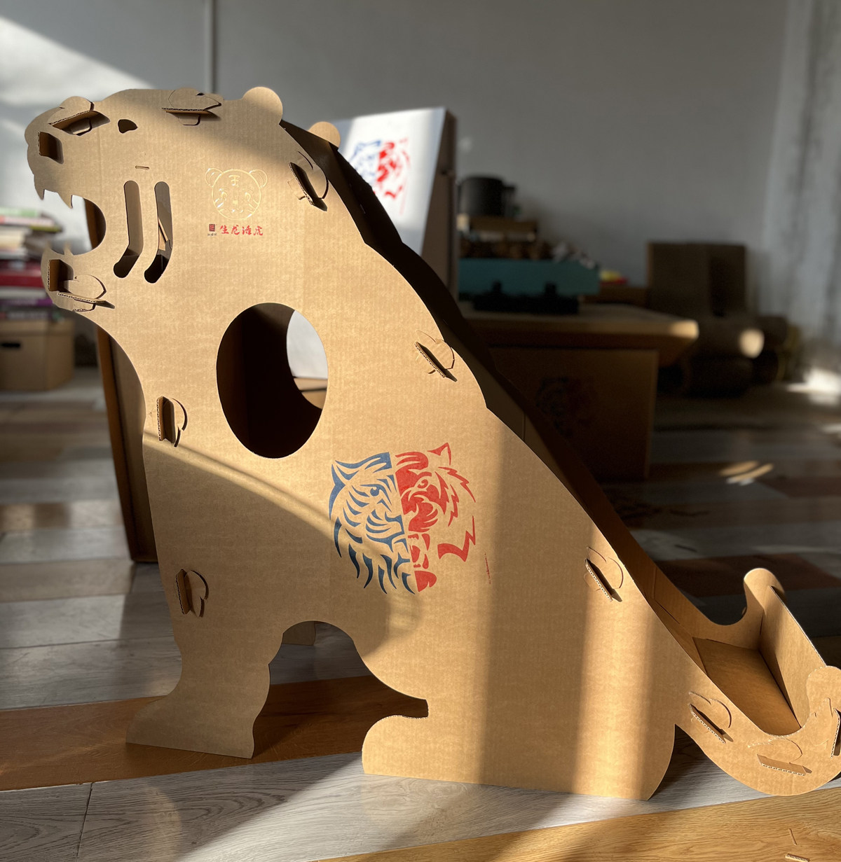 纸老狮子模型纸箱玩具穿戴可穿虎年包狮子材料白模填色