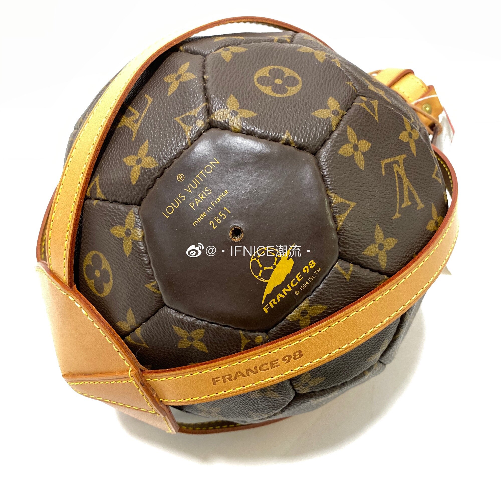 老花现货lvfrance世界杯限定logo足球摆件摆件