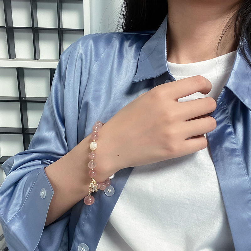 草莓晶手链女招桃花ins小众设计闺蜜姐妹手串简约时尚珍珠手饰潮