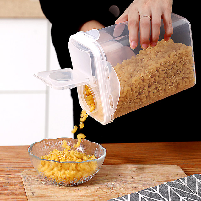 Canister sealed cans flip transparent plastic milk box grains Household kitchen refrigerator crisper storage box Canister sealed cans flip transparent plastic milk box grains Household kitchen refrigerator crisper storage box