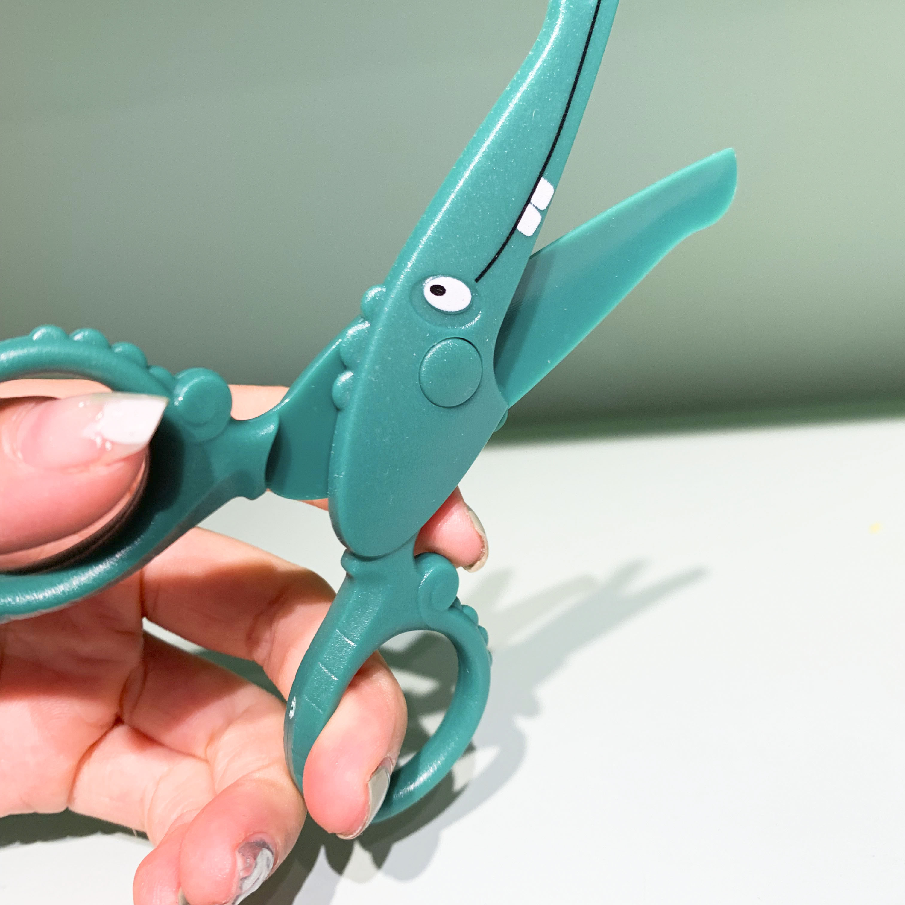 爱家居精选ins鳄鱼卡通鲨鱼造型abs儿童安全剪刀剪刀