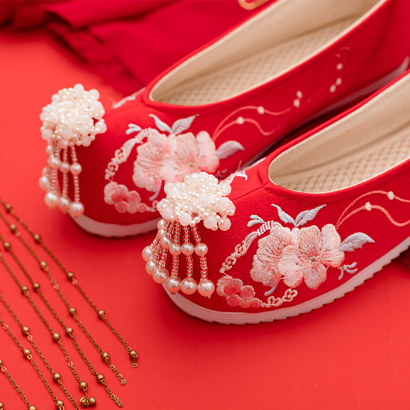 明制汉服婚鞋过年古风鞋红色珍珠绣花鞋中式秀禾鞋不累脚新娘鞋子