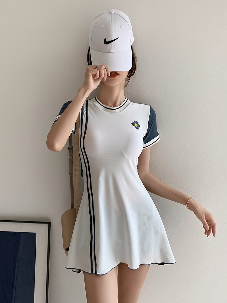 高档vanliga白色短袖连体泳衣女带胸垫平角保守连体泳衣