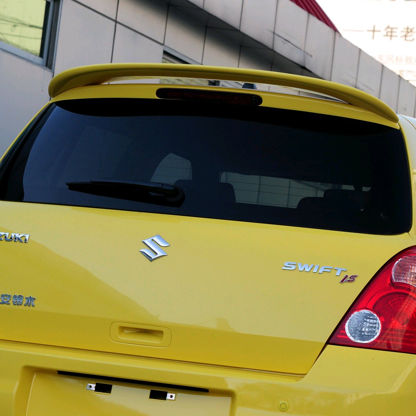 雨燕改装尾翼原厂款免打孔顶翼汽车外饰配件尾翼