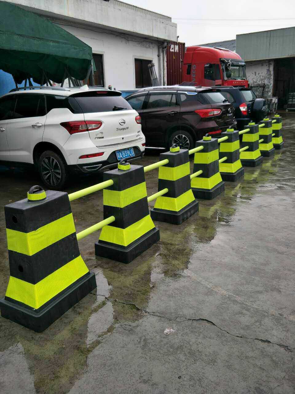 隔离高档堆叠水马墩软pvc防压高速公路路障防护水马防撞桶