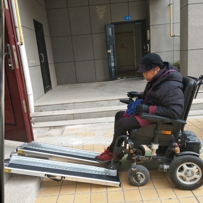 坡道上台阶垫板便携式楼梯无障碍设施防滑钢制轮椅无障碍设施
