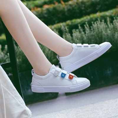 魔术贴小白鞋女生休闲透气板鞋时尚百搭鞋子潮春夏季新款韩版学生