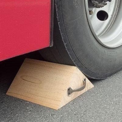 挡车三角木止胎器楔子木质隔离中小型路障木头减速带减速垄