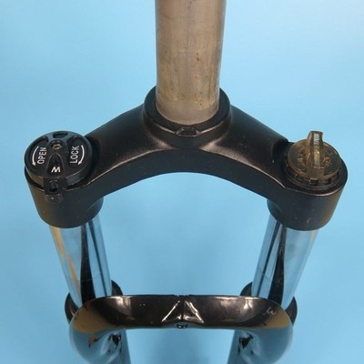 山地自行车避震前叉26寸无牙纹碟刹肩锁死弹簧前叉