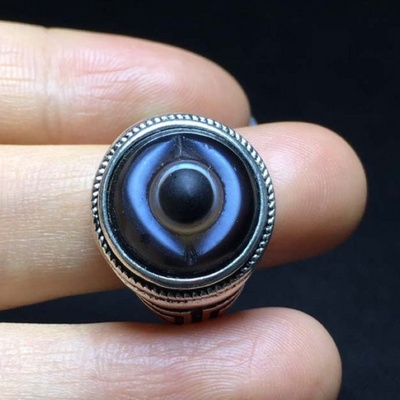 缠丝玛瑙天珠一线药师羊眼圆眼散戒指藏式扳指摆件