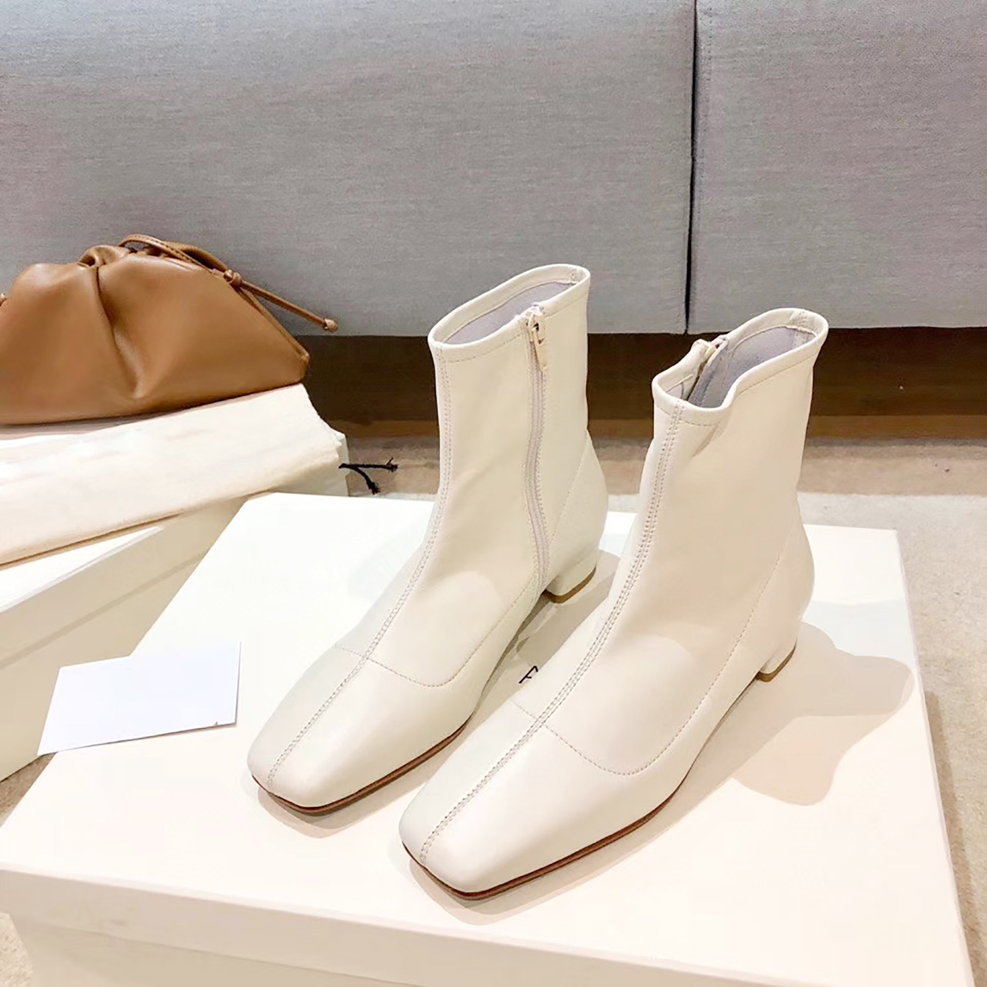 白色短靴女粗真皮方头瘦瘦靴子切尔西单2021时装靴