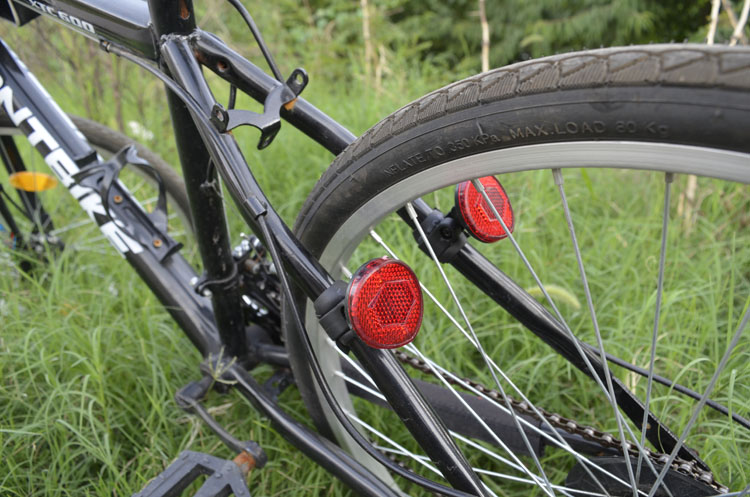 车灯反光自行自行车尾灯辐条警示灯夜骑灯车架自行车灯