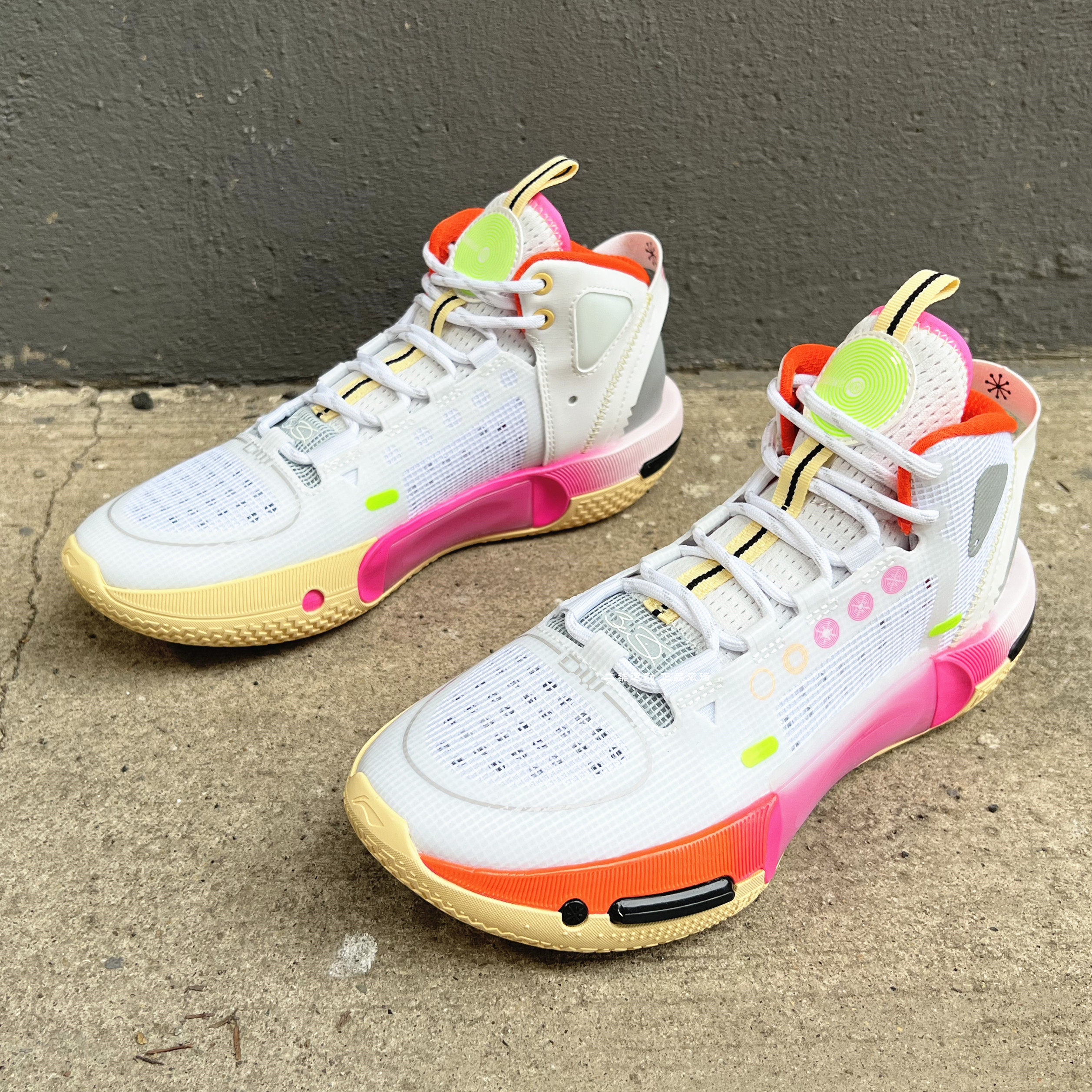 李宁韦德幻影4耐磨缓震男鞋透气男子实战篮球鞋白粉abps0571