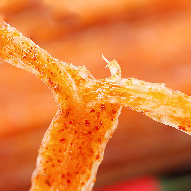 卫龙辣条麻辣小面筋亲嘴烧辣片辣味休闲小吃网红零食品大礼包批发