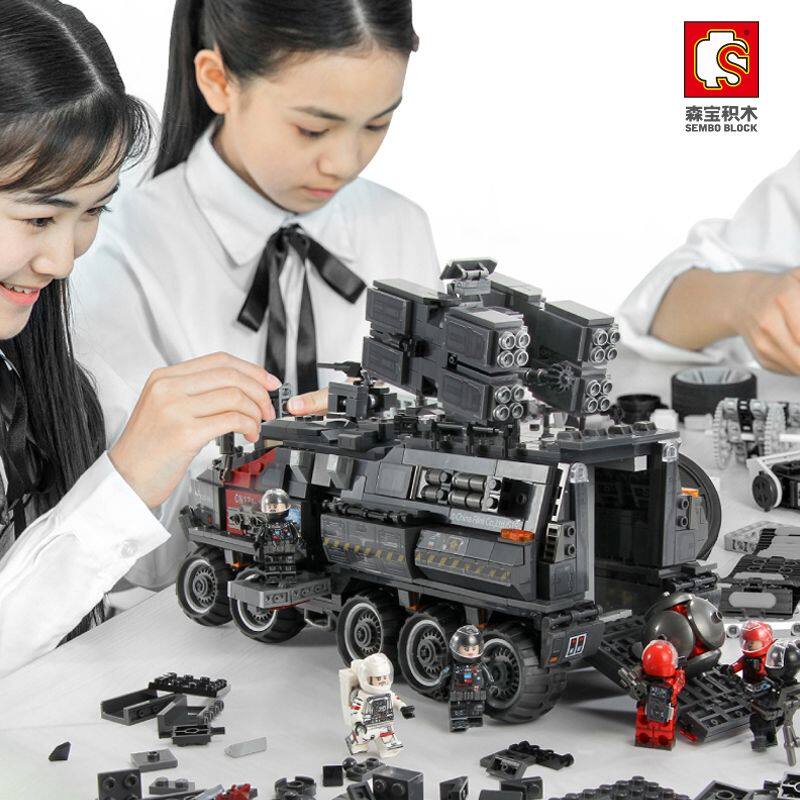 兼容乐高积木流浪地球大型装甲运载运兵车拼装成人塑料积木